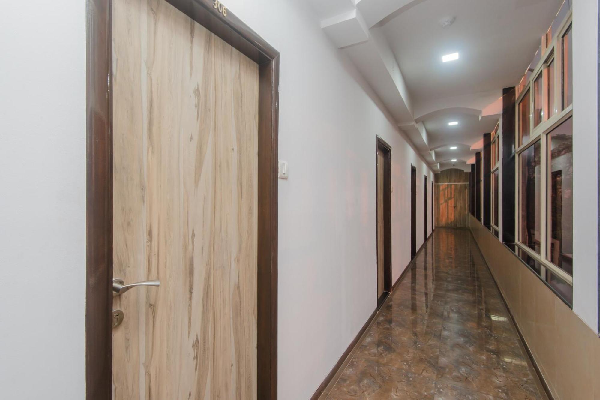 FabHotel Divine Residency Mumbai Exterior foto